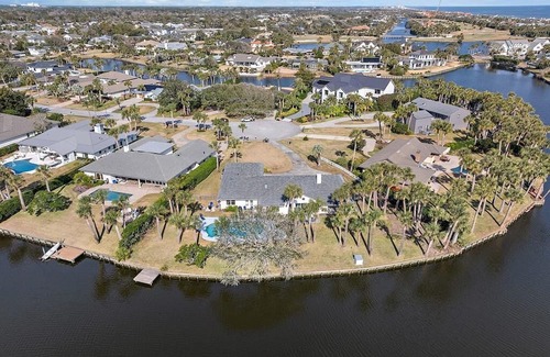 Old Ponte Vedra Beach Maison | VIEWS! Newly renovated single family home on cul de sac with pool close to beach access!