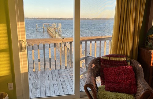 Panacea Maison | Cutest 2-bedroom house on the Bay with access to the gulf across the street