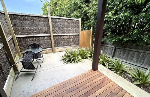 Highton Maison | Granny With Great View