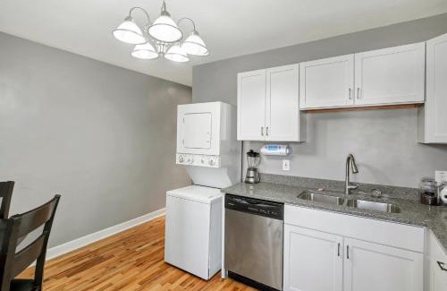 Southwest Garden Maison | Historic First Floor Tower Grove Unit with 4 queen beds STL 1W