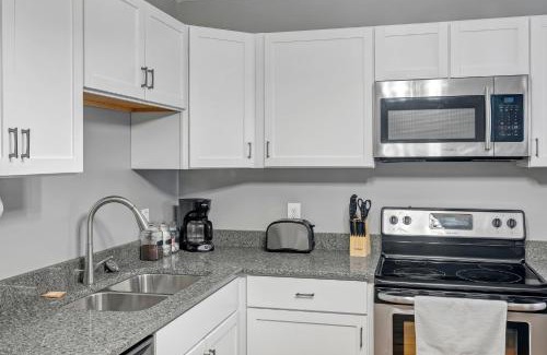 Southwest Garden Maison | Historic First Floor Tower Grove Unit with 4 queen beds STL 1W