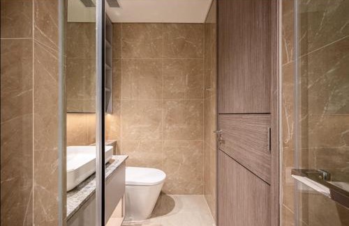 Thu Thiem Appartement | The Metropole Saigon - 5 Star Opera Towel