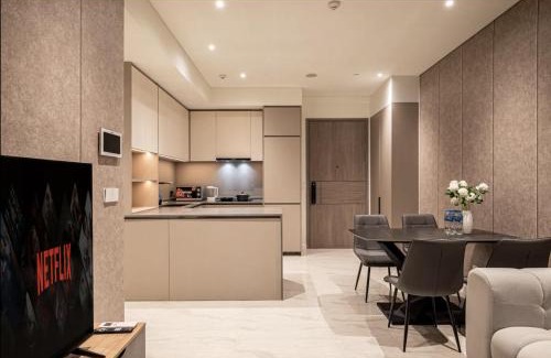 Thu Thiem Appartement | The Metropole Saigon - 5 Star Opera Towel