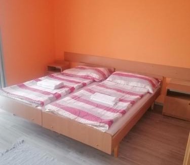 Komlo Hôtel | Béke Szálló