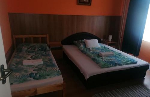 Komlo Hôtel | Béke Szálló