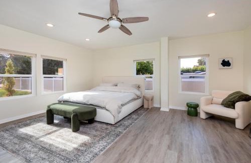 Tarzana Maison | Deluxe and Spacious 4BR Residence with Parking, BBQ