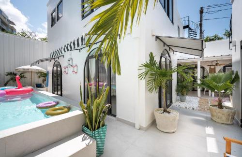 Condado Maison | Lux 6BR Getaway - Condado Pool BBQ Generator Beach 9min Walk
