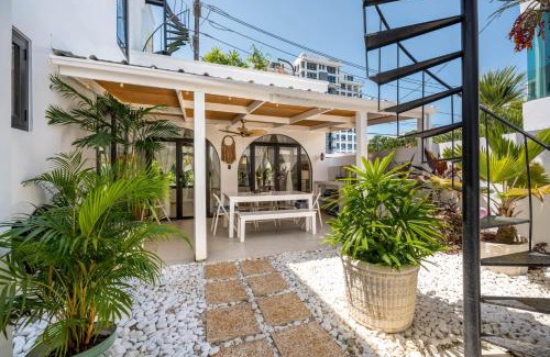Condado Maison | Lux 6BR Getaway - Condado Pool BBQ Generator Beach 9min Walk