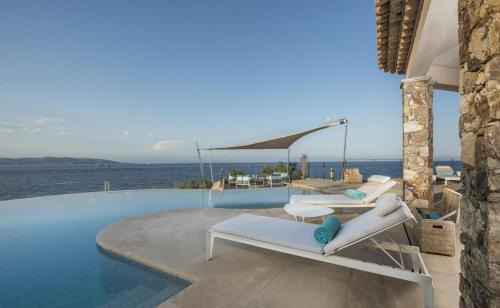 Saint-Tropez Cabine | Water's Edge