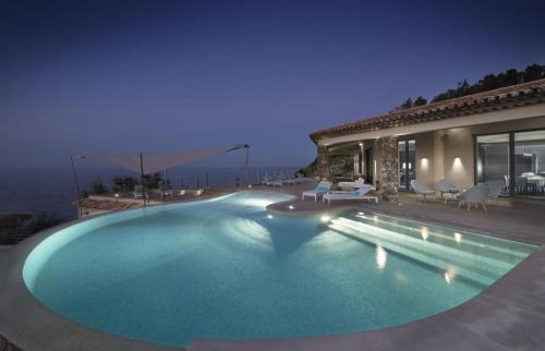Saint-Tropez Cabine | Water's Edge