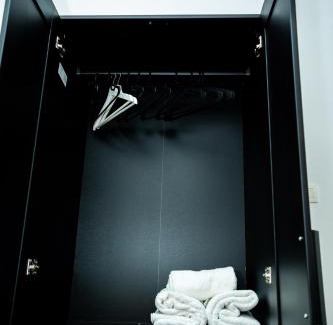 Liege Maison | Chambre R2 avec salle de bain partagée près de l'hôpital de la Citadelle à Liège
