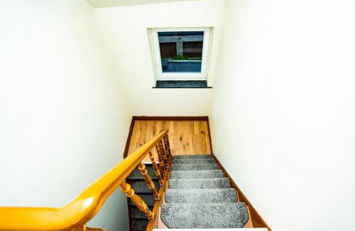 Liege Maison | Chambre R2 avec salle de bain partagée près de l'hôpital de la Citadelle à Liège