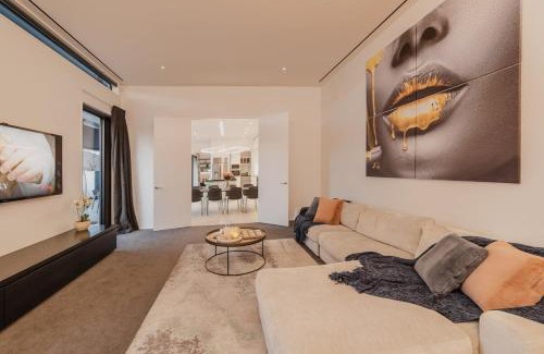 Fendalton Maison | How the 1percent Live - Waiwetu St Sleeps 15