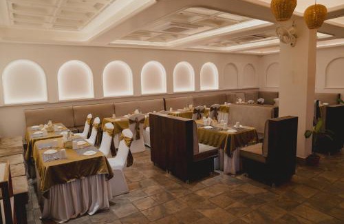Varanasi Station Balnéaire | Kashi Anandam Signature Collection by Eight Continents
