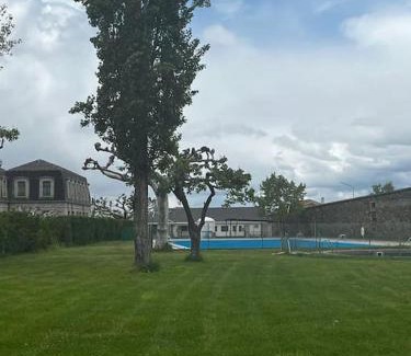 Piedrahita Appartement | Amplio, fresco y céntrico, con patio y balcón