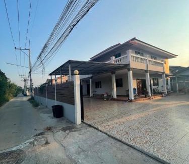 Nakhon Sawan Station Balnéaire | บ้านชอนตะวัน