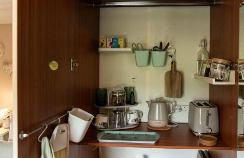 Appley Bridge Maison | Fern room at field view cottage
