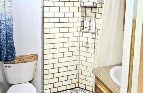 Guthrie Autre | Small space on acrage