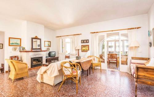 Sant Tomas Cabine | Rustic Garden Minorcan style villa with Private Pool and Sea