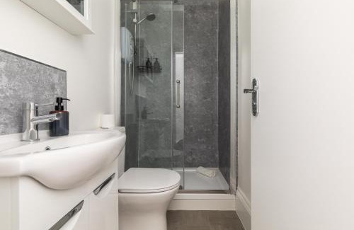 Bradley Stoke Maison | Dove Court Travel Lodge 3 - First Floor Ensuite
