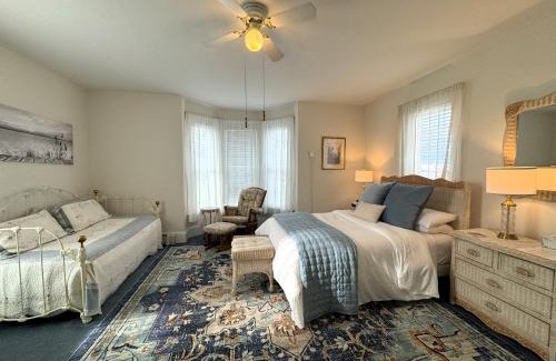 Gypsum Lit Et Petit-Déjeuner | Victorian Inn Bed & Breakfast Room 1 The Nest Nook