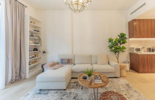 Dubai Appartement | Seaside Retreat: 1 Bedroom Gem in Port de la Mer