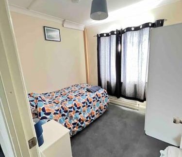 Cairndow Maison | Lovely 4 Bedroom semi-detached with parking