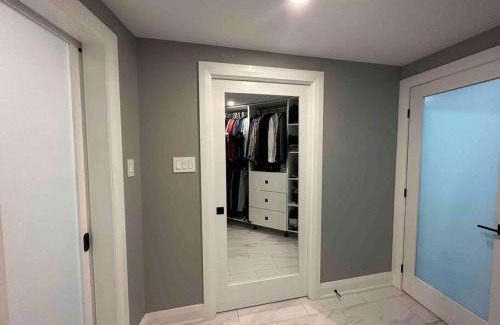 Ottawa Division Maison | Lake House 8 Min from Airport sleeps 13