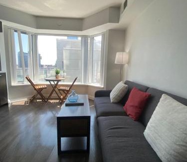 Bloor-Yorkville Hôtel | Yorkville Property