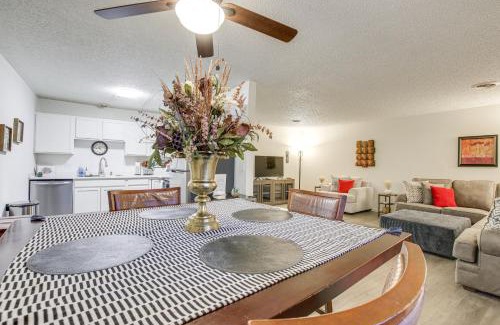 Twain Appartement | Centrally Located Apt about 2 Mi to University of Iowa
