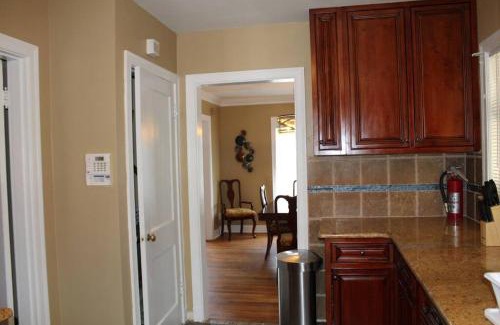 Vollintine-Evergreen Maison | 3BR, 2BA Hidden Gem in Midtown/Evergreen district