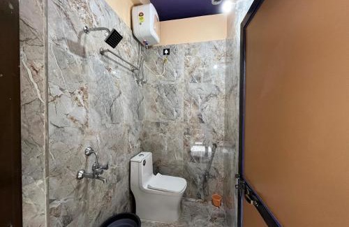 Varanasi Lit Et Petit-Déjeuner | SDM Guest house & Banquet Hall