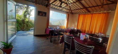 Tehri Maison | The Green Leaf Himalyan Homestay Kanatal
