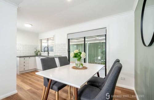 Shepparton South Maison | Shepparton Escape: Chic 3BR near Lake