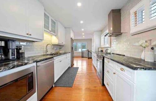Port Dover Maison | River front 4 bedroom cottage with boat dock