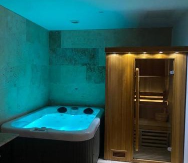 Saint-Victoret Lit Et Petit-Déjeuner | Cote spa suite nord