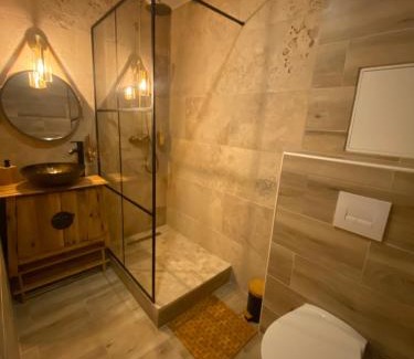 Saint-Victoret Lit Et Petit-Déjeuner | Cote spa suite nord