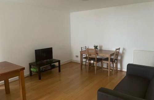 Royal Docks Maison | Madus roomz