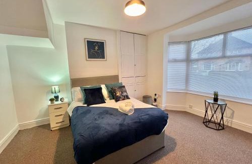 Holbrooks Maison | Spacious 5-bed house in Coventry by Seeka Stay, Ideal for business, Sleeps 7!