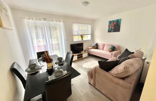 Holbrooks Maison | Spacious 5-bed house in Coventry by Seeka Stay, Ideal for business, Sleeps 7!