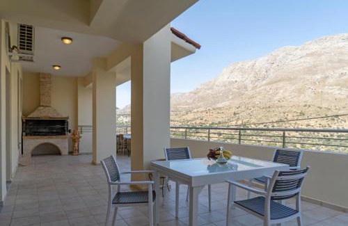 Akoumia Maison | House of Papadogiannis