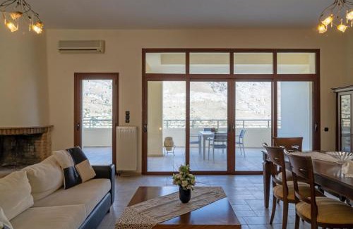 Akoumia Maison | House of Papadogiannis