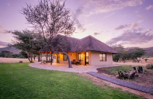 Windhoek Cabine | Okapuka Safari Lodge