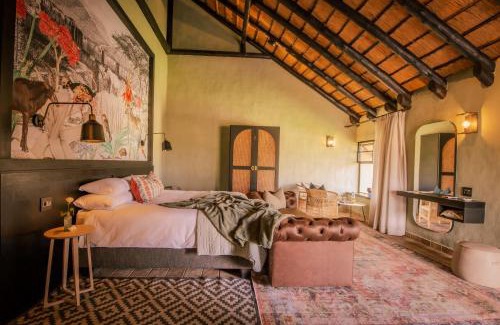 Windhoek Cabine | Okapuka Safari Lodge