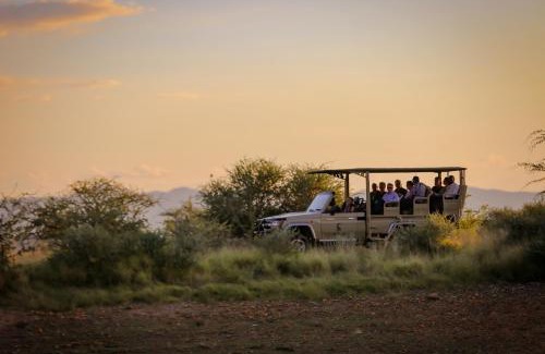 Windhoek Cabine | Okapuka Safari Lodge