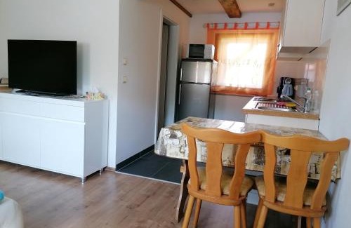 Neuscheidenbach Appartement | Ferienwohnung Max