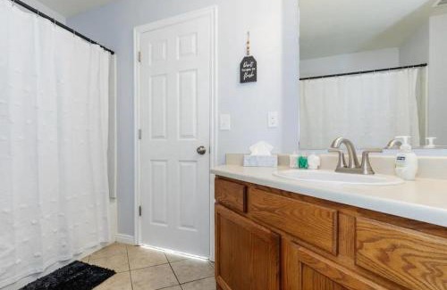 Logan Appartement | 3 Bed, 1.5 bath Townhouse Close to USU & Main Street
