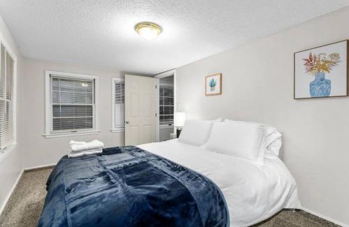 Rosedale Maison | Spacious 4BR - Close to KU, Westport, Plaza