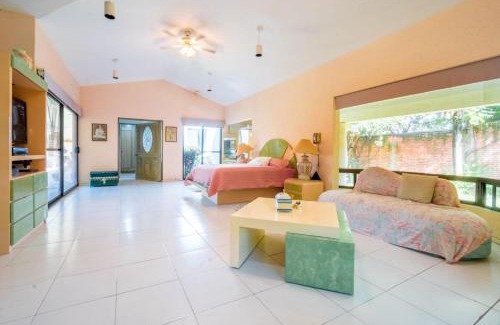 Lomas de Cocoyoc Maison | HostPal Casa Familiar Estilo Colonial