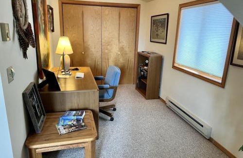 South Park Chalet De Ski | Ski Jackson Hole, Yellowstone access, Indoor jacuzzi, remodeled kitchen n baths.